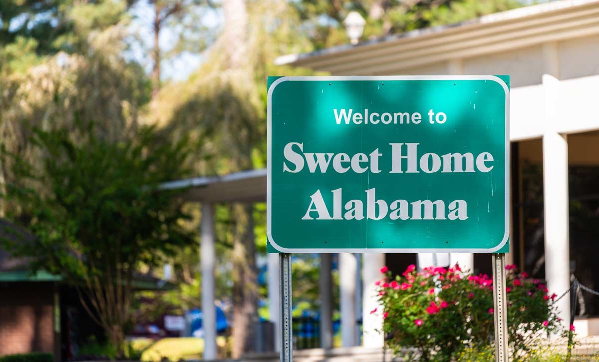 Highway road in Alabama with welcome sign